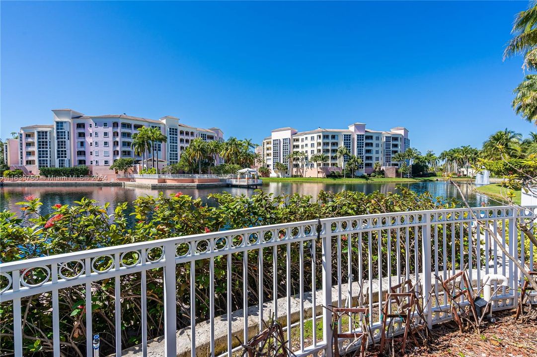 For Sale: $2,870,000 (3 beds, 3 baths, 2667 Square Feet)