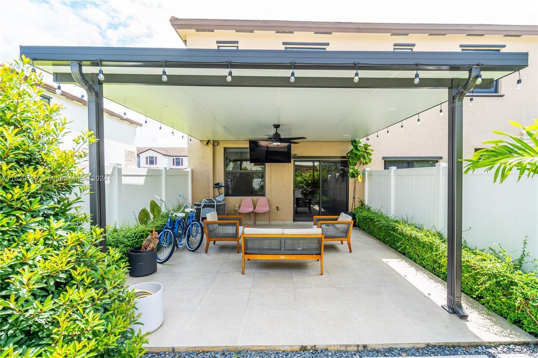 Active With Contract: $560,000 (3 beds, 2 baths, 1540 Square Feet)