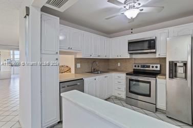 Active With Contract: $1,550 (2 beds, 2 baths, 982 Square Feet)