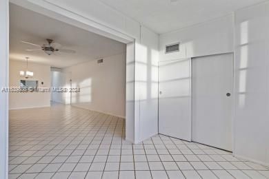 Active With Contract: $1,550 (2 beds, 2 baths, 982 Square Feet)