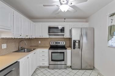 Active With Contract: $1,550 (2 beds, 2 baths, 982 Square Feet)