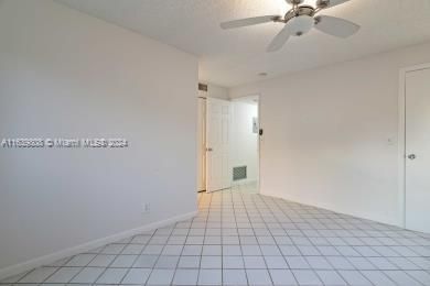 Active With Contract: $1,550 (2 beds, 2 baths, 982 Square Feet)