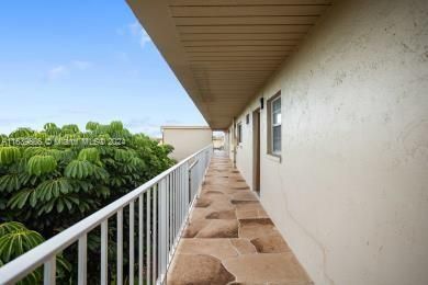 Active With Contract: $1,550 (2 beds, 2 baths, 982 Square Feet)