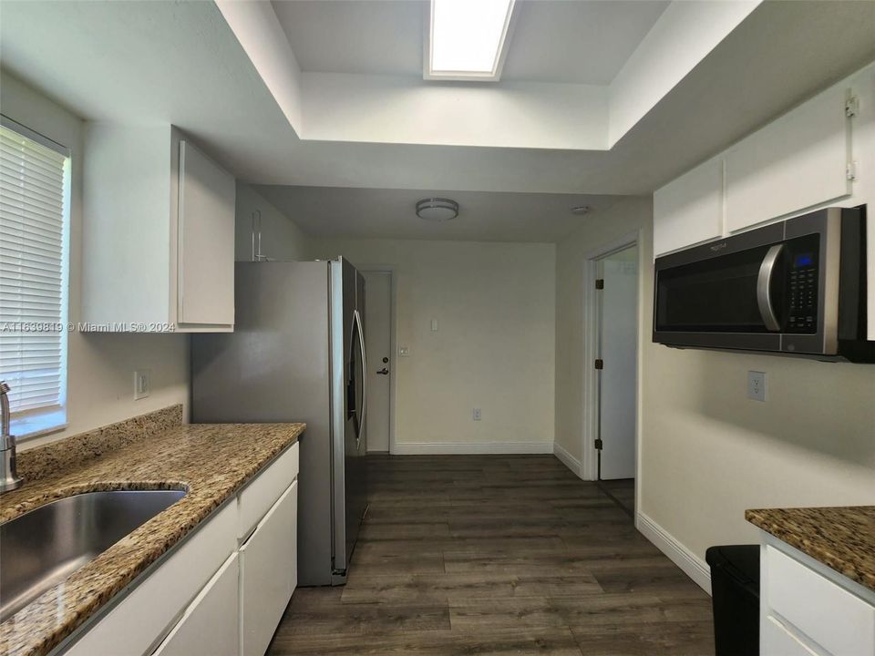 For Rent: $1,800 (3 beds, 1 baths, 1032 Square Feet)