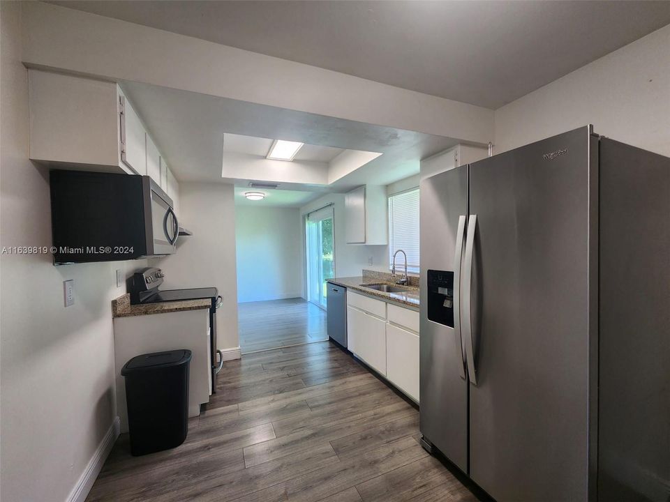 For Rent: $1,800 (3 beds, 1 baths, 1032 Square Feet)