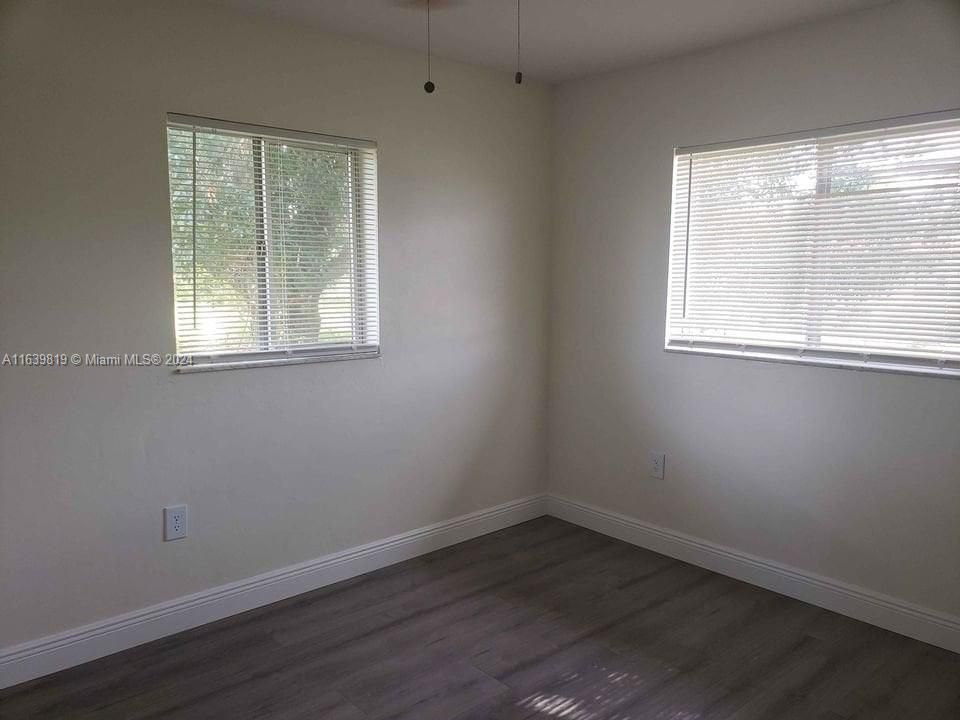 For Rent: $1,800 (3 beds, 1 baths, 1032 Square Feet)