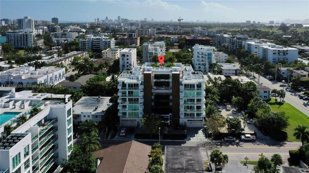 For Sale: $1,059,000 (2 beds, 2 baths, 1211 Square Feet)