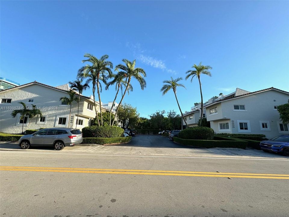 For Sale: $1,395,000 (3 beds, 2 baths, 2200 Square Feet)