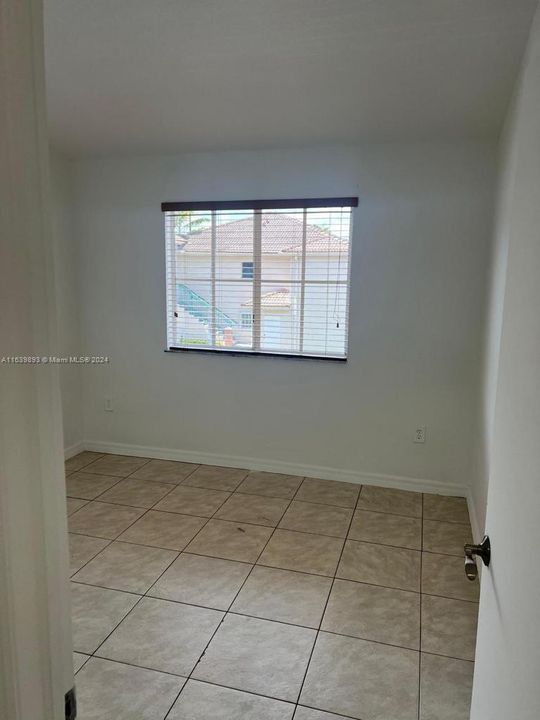 Active With Contract: $1,850 (2 beds, 2 baths, 815 Square Feet)