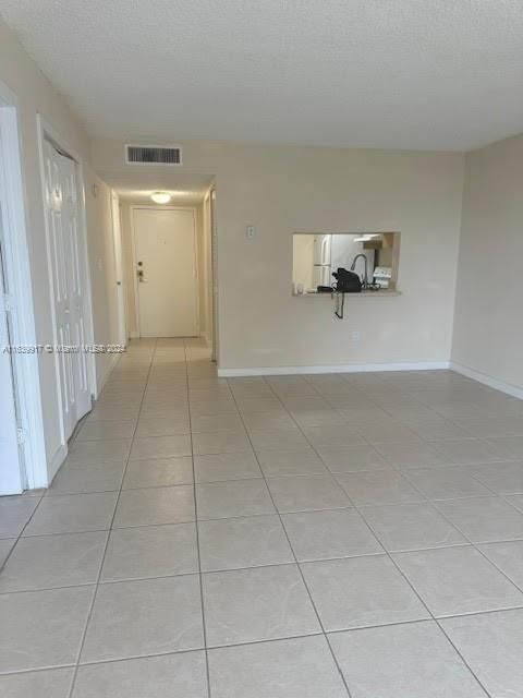 For Rent: $2,050 (2 beds, 1 baths, 690 Square Feet)