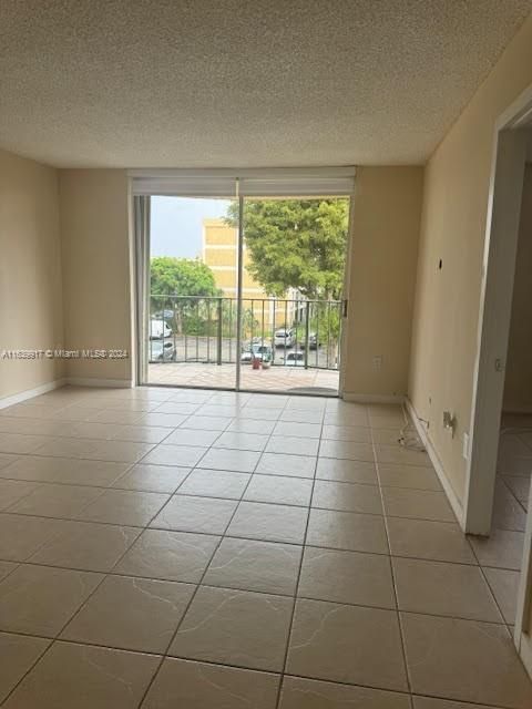 For Rent: $2,050 (2 beds, 1 baths, 690 Square Feet)