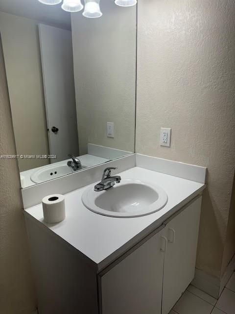 For Rent: $2,050 (2 beds, 1 baths, 690 Square Feet)