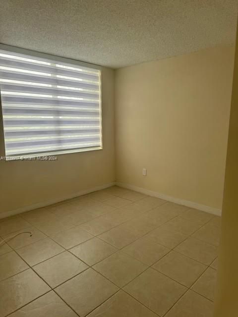 For Rent: $2,050 (2 beds, 1 baths, 690 Square Feet)