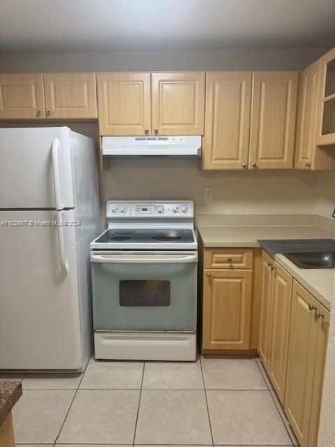 For Rent: $2,050 (2 beds, 1 baths, 690 Square Feet)