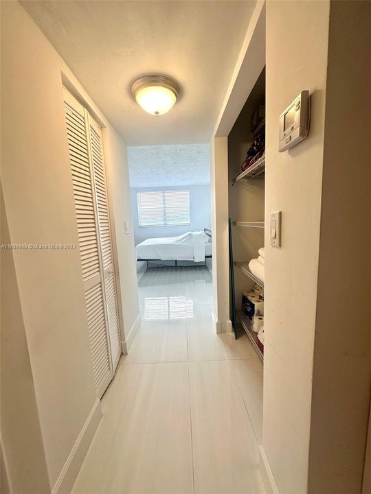 Active With Contract: $155,000 (1 beds, 1 baths, 960 Square Feet)