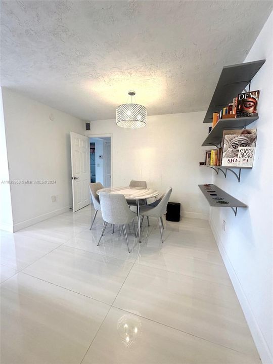 Active With Contract: $155,000 (1 beds, 1 baths, 960 Square Feet)