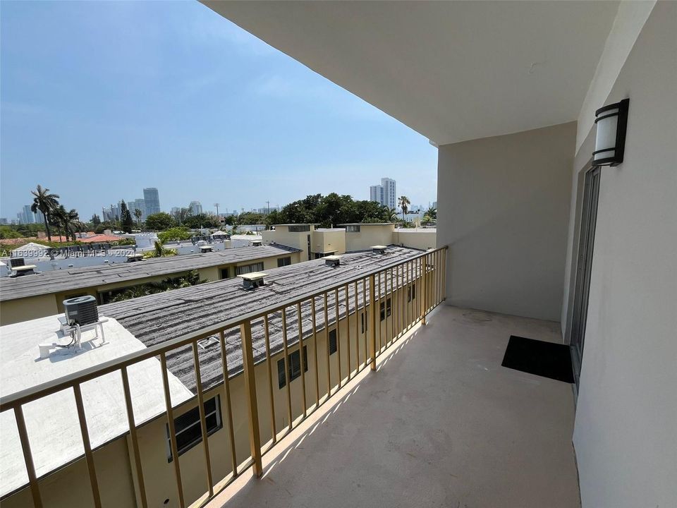 Recently Rented: $2,600 (1 beds, 1 baths, 702 Square Feet)