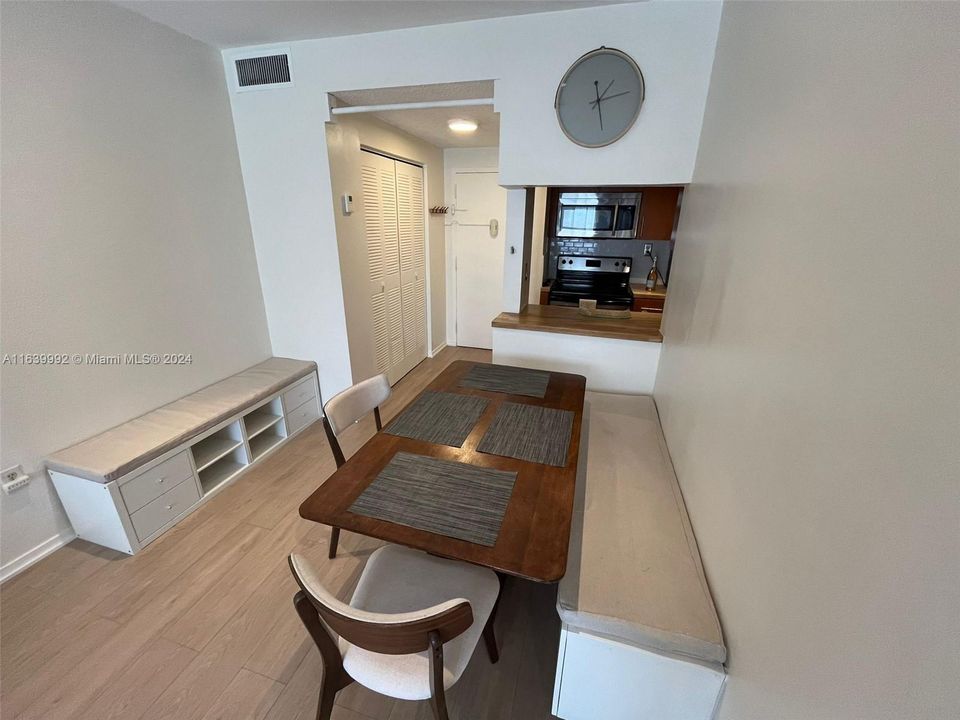 Recently Rented: $2,600 (1 beds, 1 baths, 702 Square Feet)