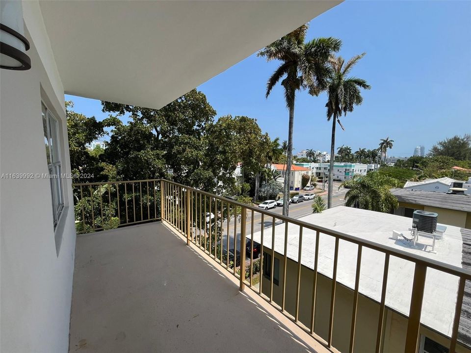 Recently Rented: $2,600 (1 beds, 1 baths, 702 Square Feet)