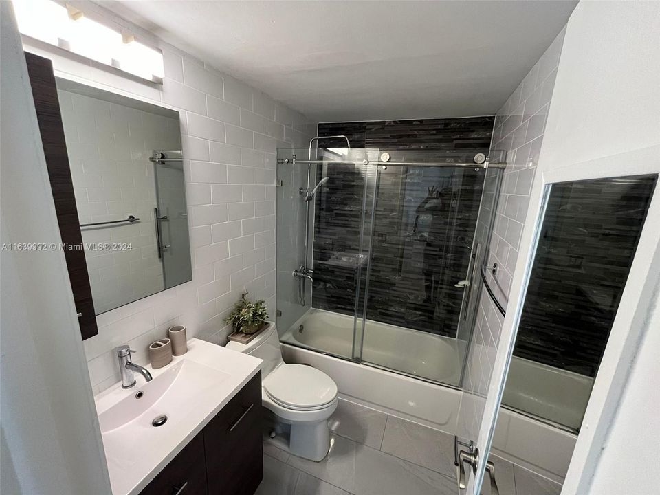 Recently Rented: $2,600 (1 beds, 1 baths, 702 Square Feet)