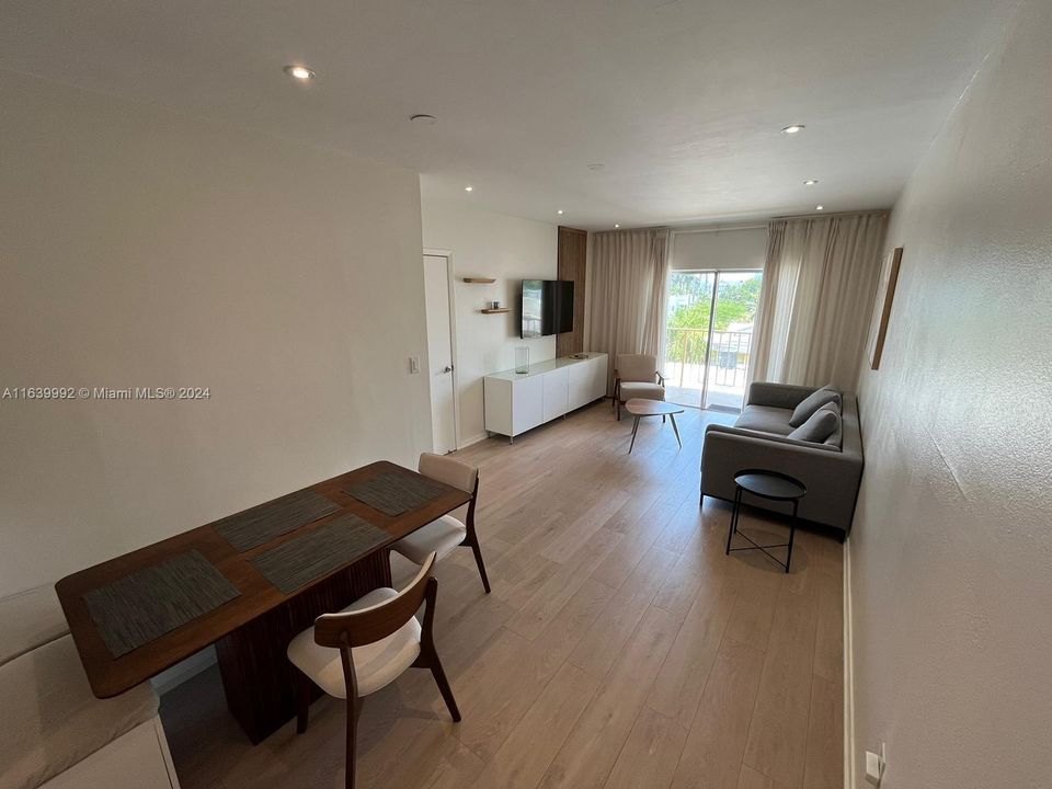 Recently Rented: $2,600 (1 beds, 1 baths, 702 Square Feet)