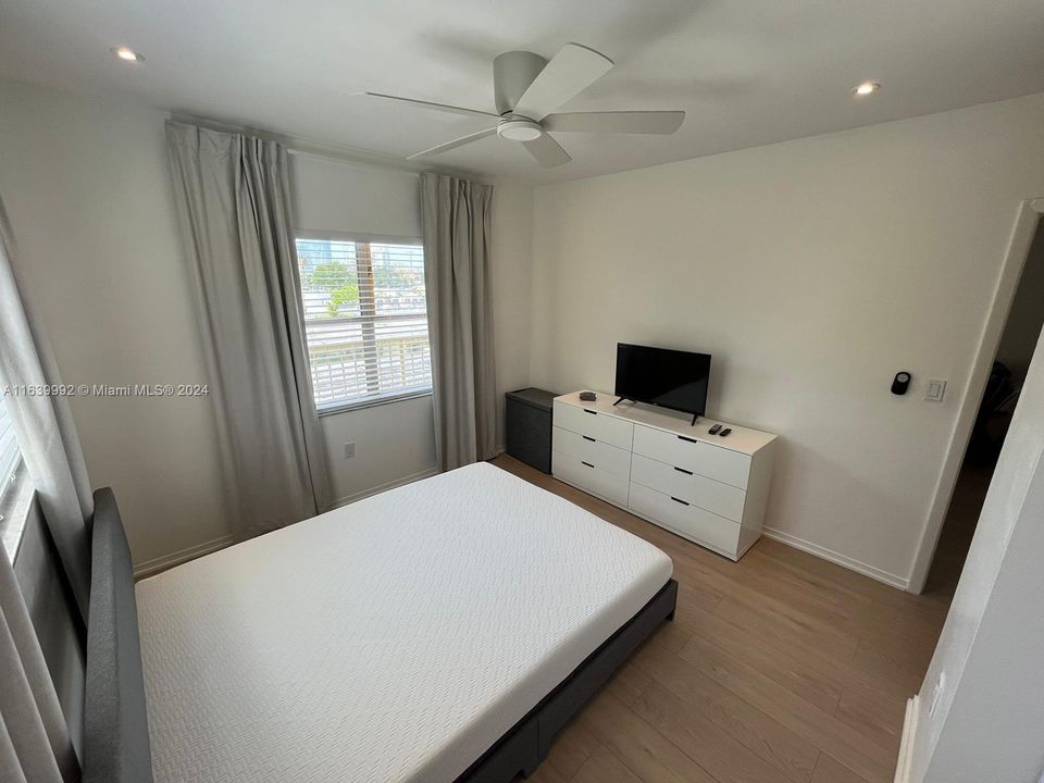 Recently Rented: $2,600 (1 beds, 1 baths, 702 Square Feet)