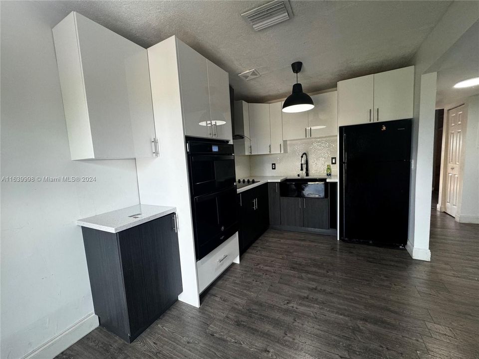 For Sale: $375,000 (2 beds, 2 baths, 1230 Square Feet)