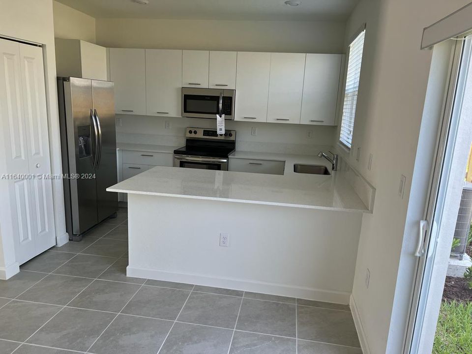 Active With Contract: $2,950 (3 beds, 2 baths, 1548 Square Feet)