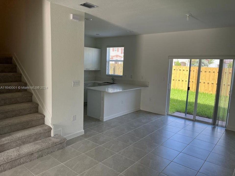 Active With Contract: $2,950 (3 beds, 2 baths, 1548 Square Feet)