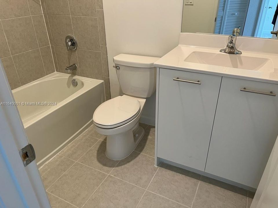 Active With Contract: $2,950 (3 beds, 2 baths, 1548 Square Feet)