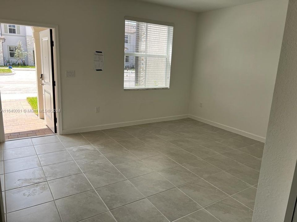 Active With Contract: $2,950 (3 beds, 2 baths, 1548 Square Feet)