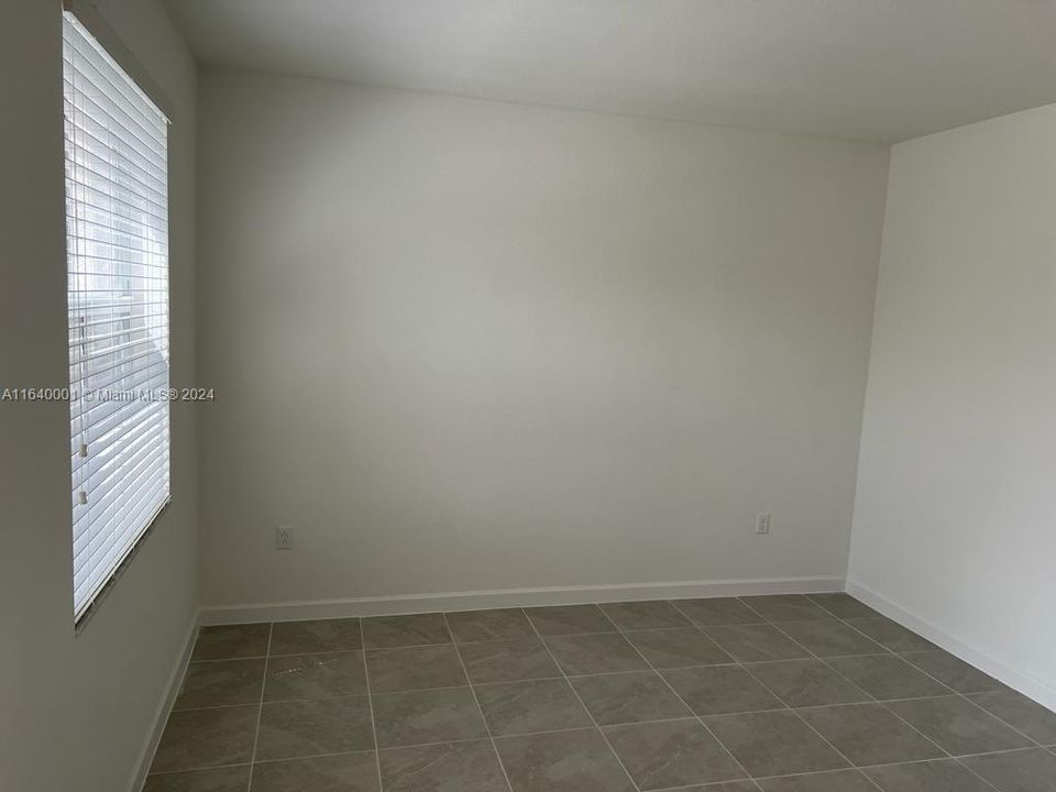 Active With Contract: $2,950 (3 beds, 2 baths, 1548 Square Feet)