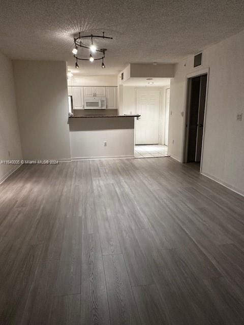 Recently Rented: $3,000 (1 beds, 1 baths, 750 Square Feet)