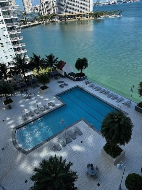 Recently Rented: $3,000 (1 beds, 1 baths, 750 Square Feet)