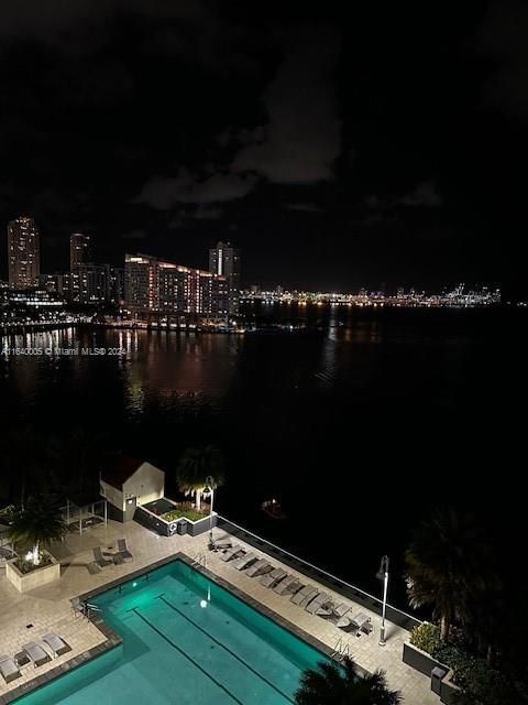 Recently Rented: $3,000 (1 beds, 1 baths, 750 Square Feet)