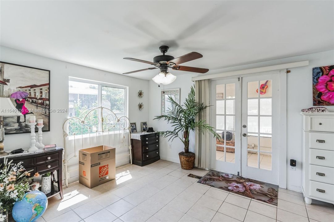 Vendido Recientemente: $279,000 (3 camas, 2 baños, 1560 Pies cuadrados)