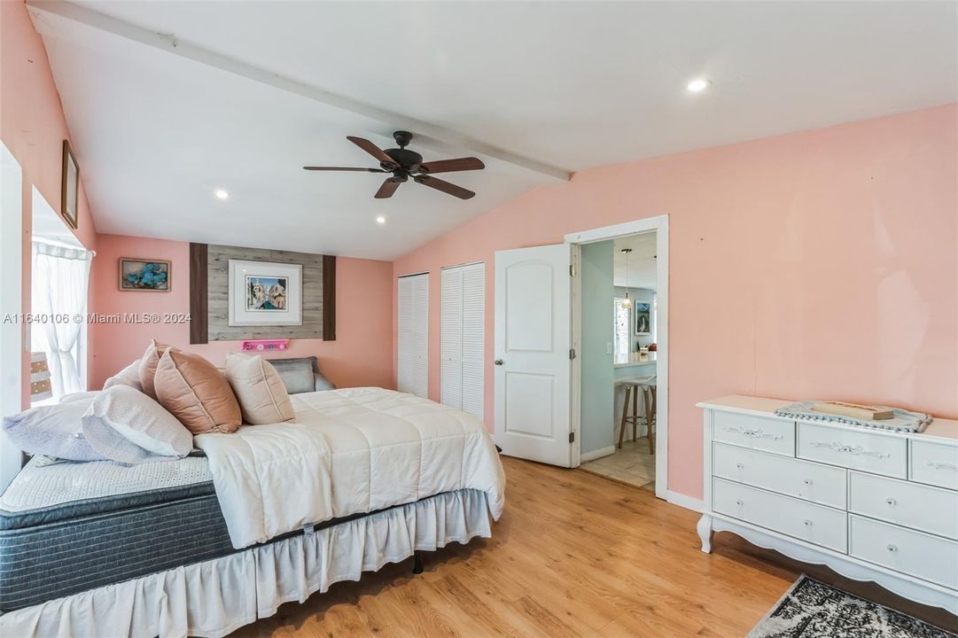 Vendido Recientemente: $279,000 (3 camas, 2 baños, 1560 Pies cuadrados)