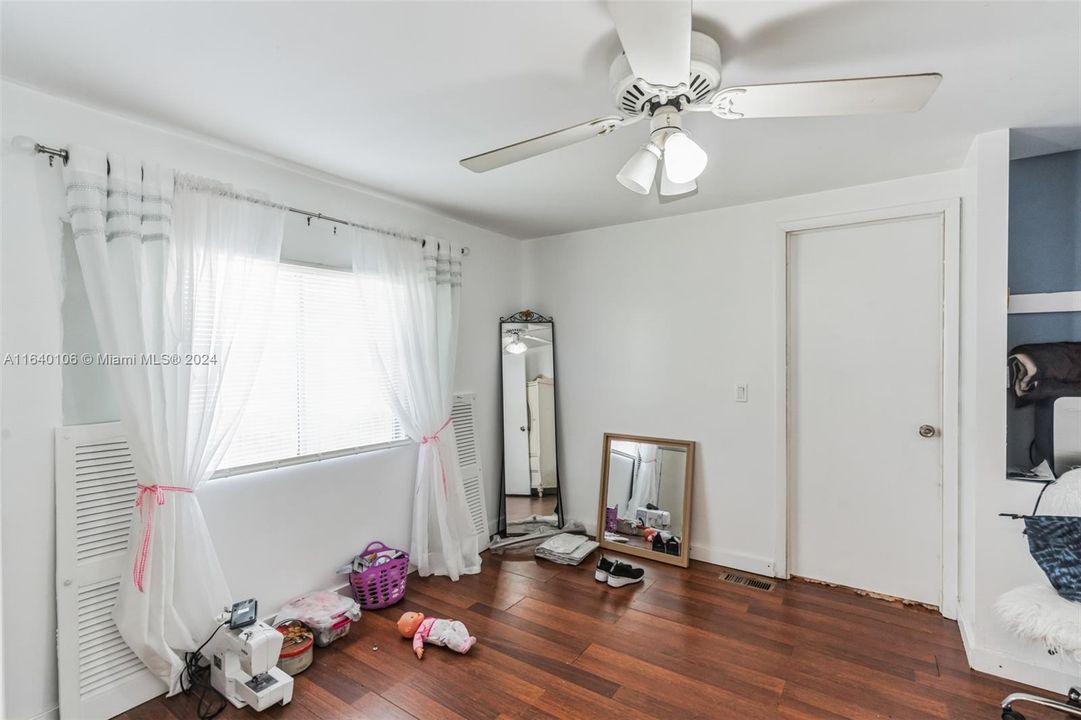 Vendido Recientemente: $279,000 (3 camas, 2 baños, 1560 Pies cuadrados)