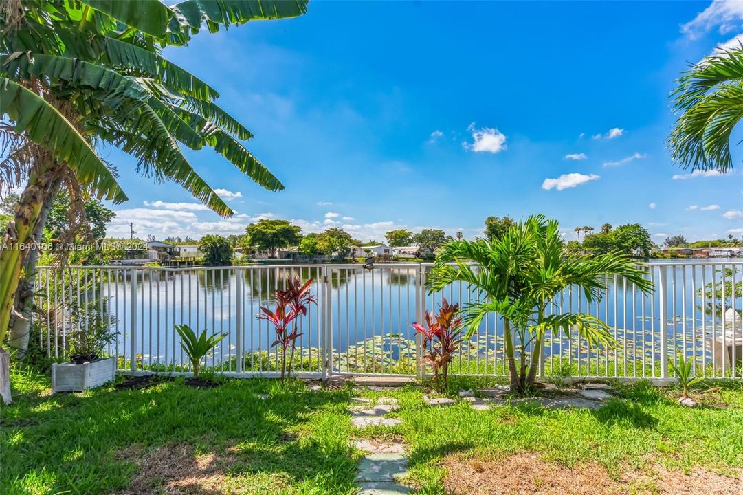 Vendido Recientemente: $279,000 (3 camas, 2 baños, 1560 Pies cuadrados)