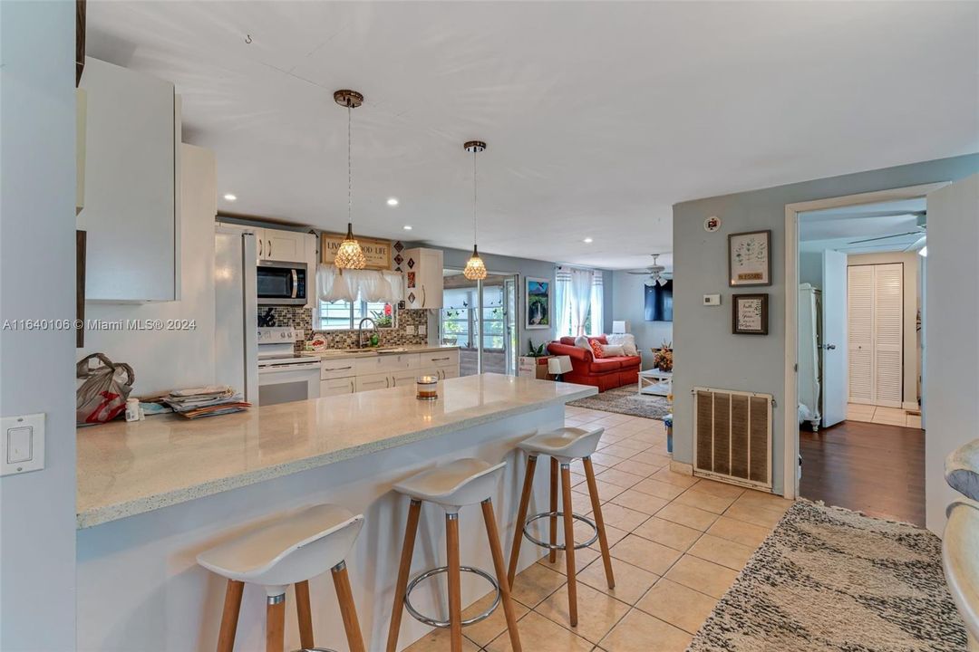 Vendido Recientemente: $279,000 (3 camas, 2 baños, 1560 Pies cuadrados)