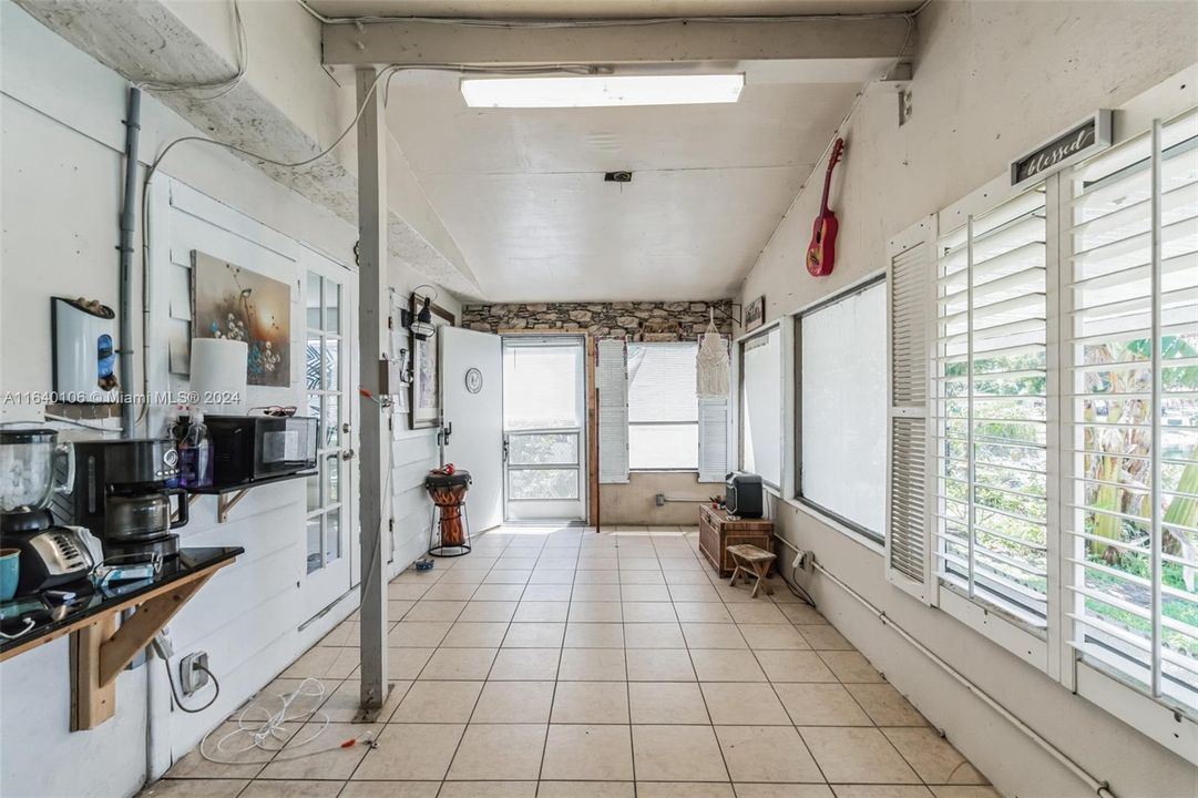 Vendido Recientemente: $279,000 (3 camas, 2 baños, 1560 Pies cuadrados)
