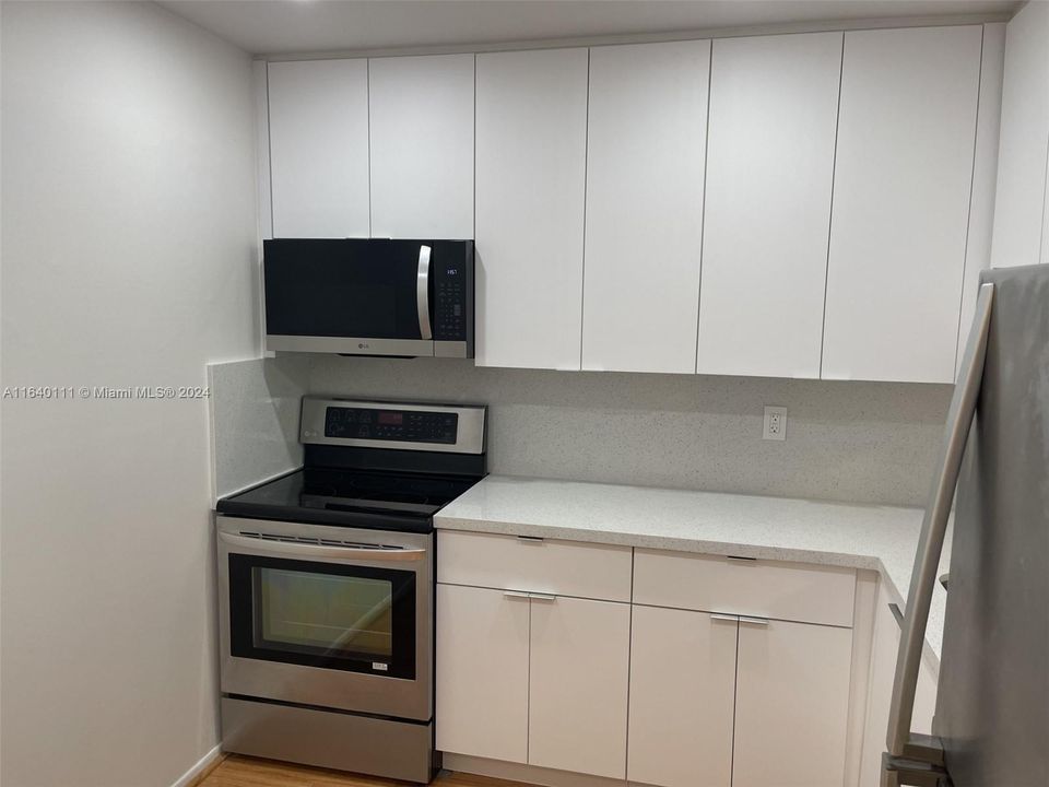 Recently Rented: $1,800 (1 beds, 1 baths, 712 Square Feet)