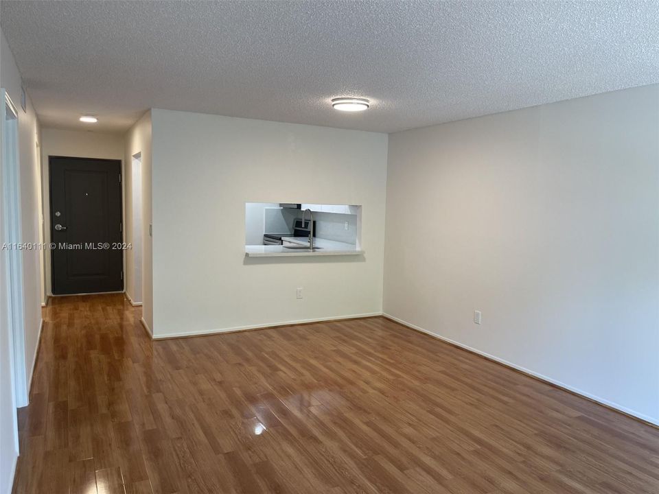 Recently Rented: $1,800 (1 beds, 1 baths, 712 Square Feet)