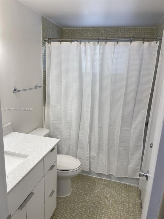 Recently Rented: $1,800 (1 beds, 1 baths, 712 Square Feet)