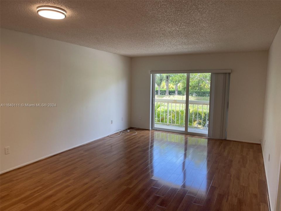 Recently Rented: $1,800 (1 beds, 1 baths, 712 Square Feet)