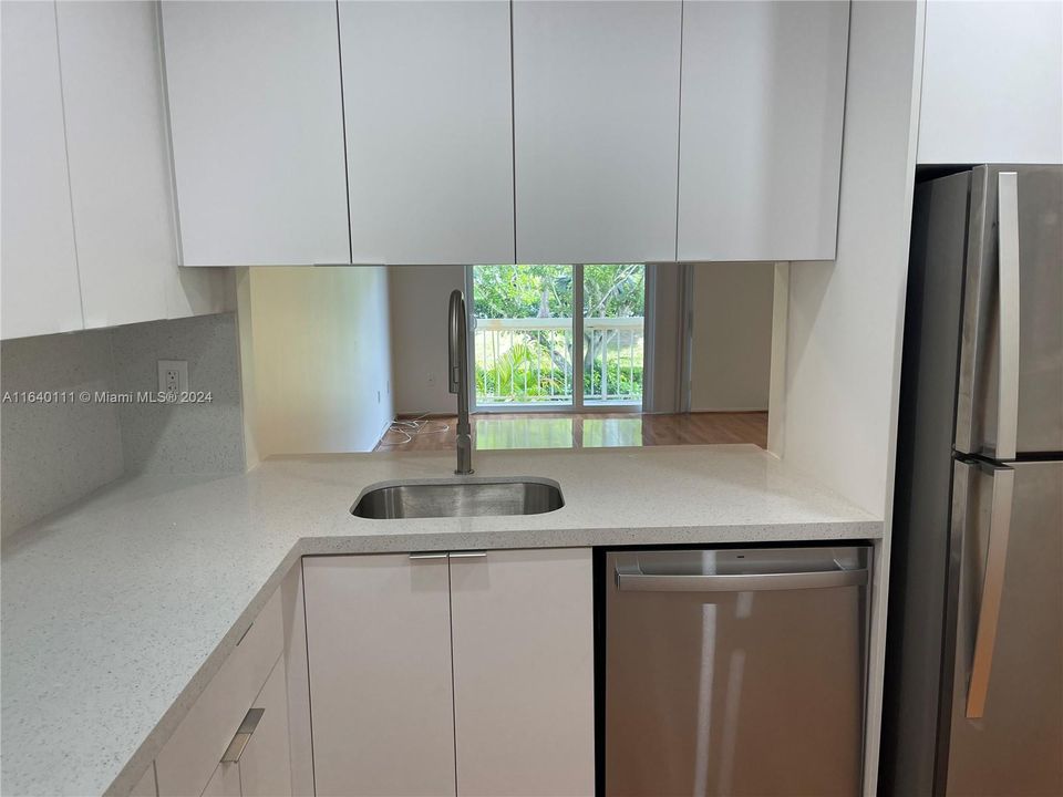 Recently Rented: $1,800 (1 beds, 1 baths, 712 Square Feet)