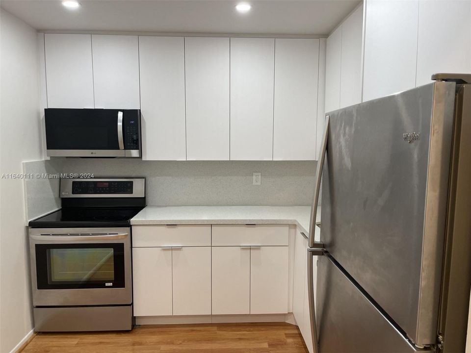 Recently Rented: $1,800 (1 beds, 1 baths, 712 Square Feet)