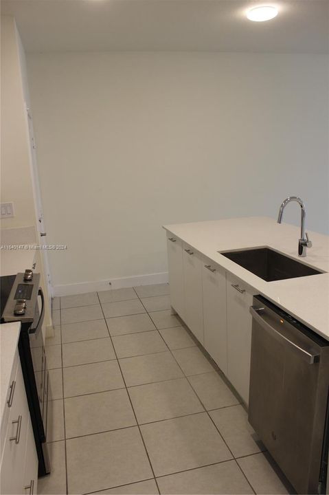 Active With Contract: $3,950 (3 beds, 2 baths, 1604 Square Feet)