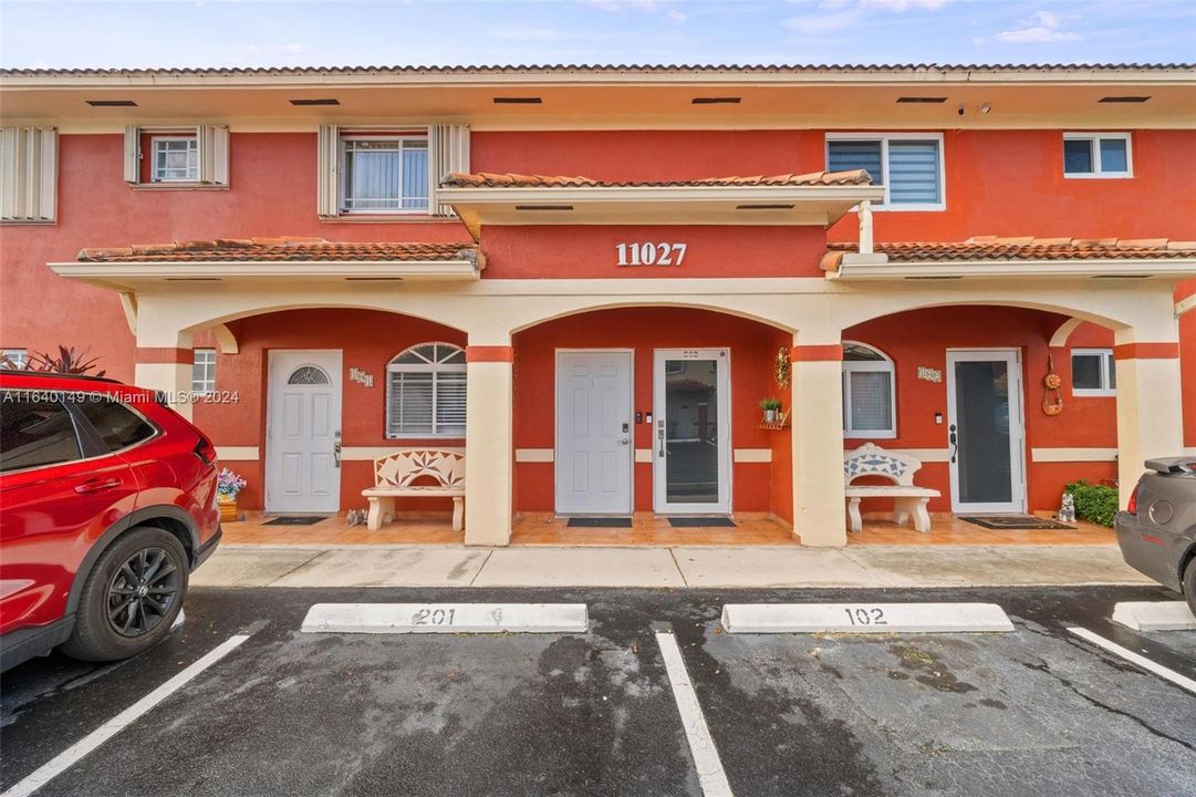 For Sale: $349,990 (2 beds, 2 baths, 1029 Square Feet)