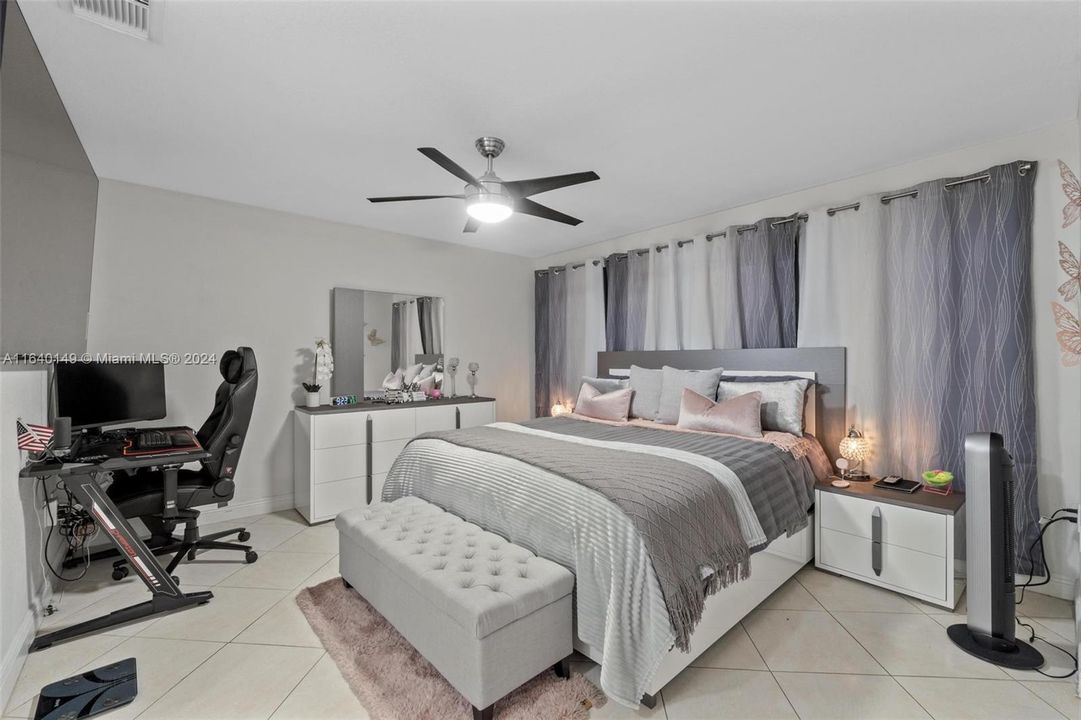 For Sale: $349,990 (2 beds, 2 baths, 1029 Square Feet)